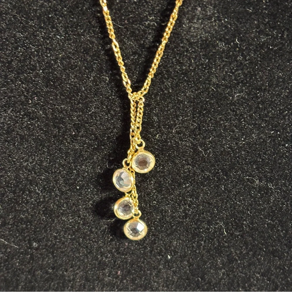 Avon bezeled rhinestone gold toned necklace. 4 stones. Stamped “Avon”. 18”‎